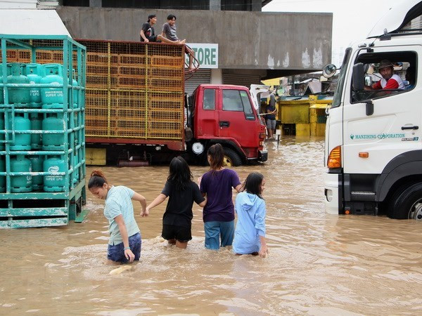 Death toll from storm, landslides in Philippines surges to 122
